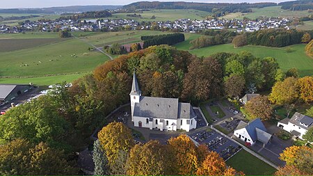 Schönberg und alte Kirche.jpg