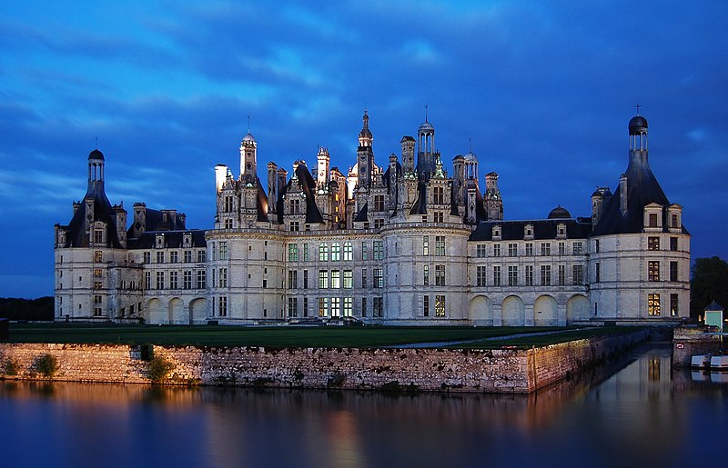 File:Schloss Chambord nachts 2.JPG