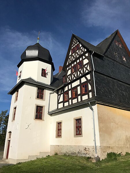 File:Schloss Treuen 04.jpg