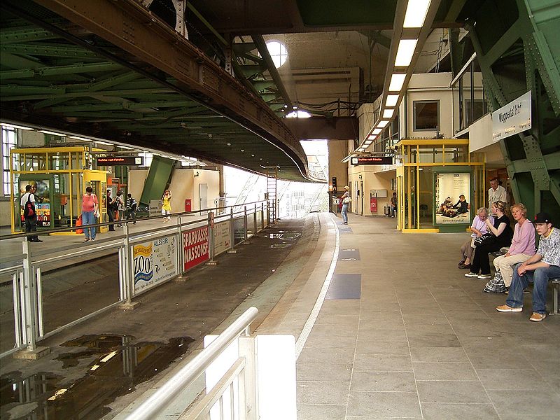 File:Schwebebahnstation Wuppertal Hbf 01 ies.jpg