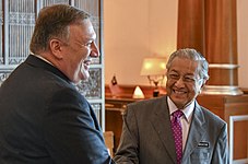Mahathir sammen USA's udenrigsministre Mike Pompeo (3. august 2018)