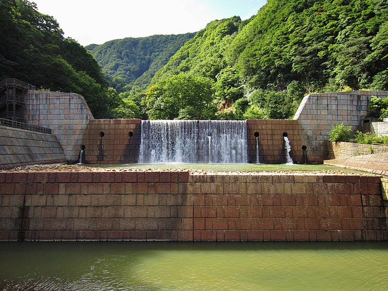 File:Seki River No1 check dam.jpg