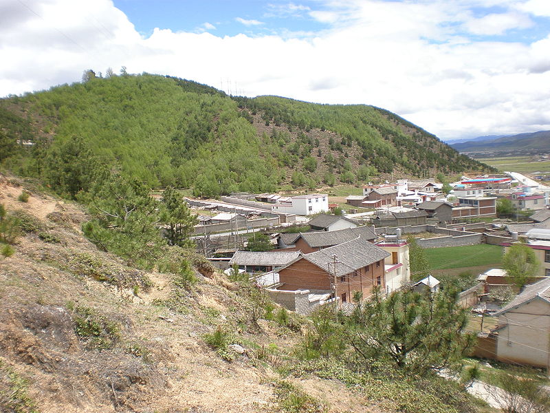 File:Shangri-La western hillside 1.JPG