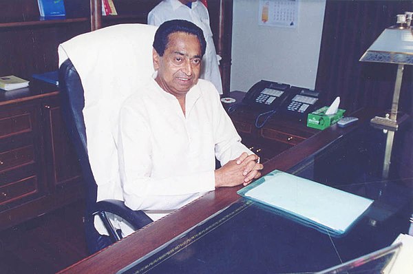 Kamal Nath assumes the charge of the Union Minister of Commerce and Industry in New Delhi on 24 May 2004