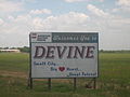 2008 picture of Devine entrance sign: "Small City, Big Heart, Great Future"