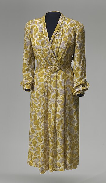 File:Smithsonian - NMAAHC - Dress sewn by Rosa Parks - NMAAHC 2007.3.1ab.jpg