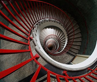 Escalier à spirales, de style art déco.
