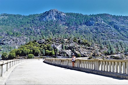 Калифорния вондер. O'Shaughnessy dam (California).