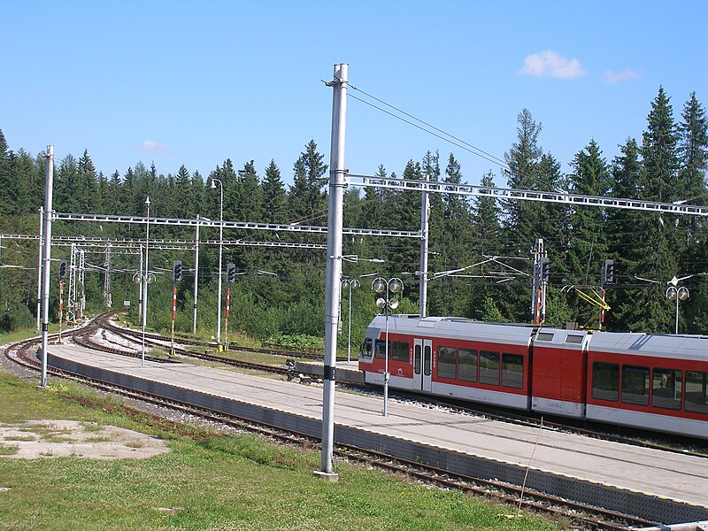 File:StrbskePleso10Slovakia69.JPG