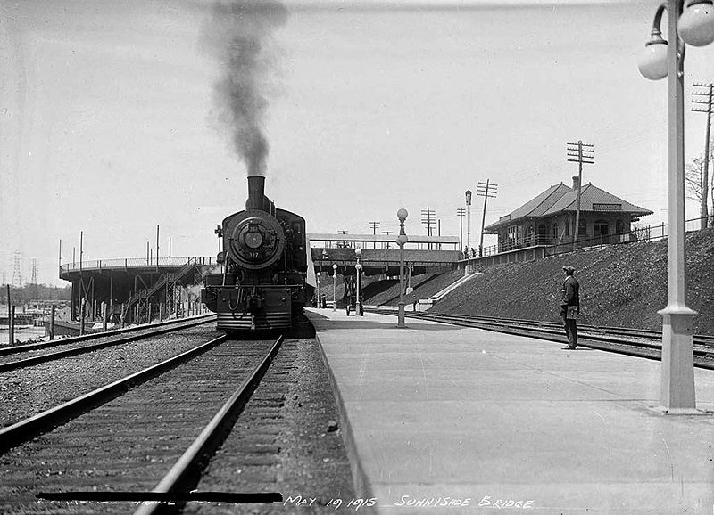 File:Sunnyside Station 1915.jpg