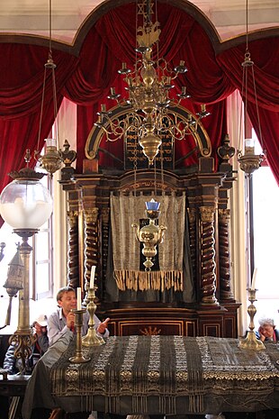 Synagogue of Dubrovnik interior A.JPG