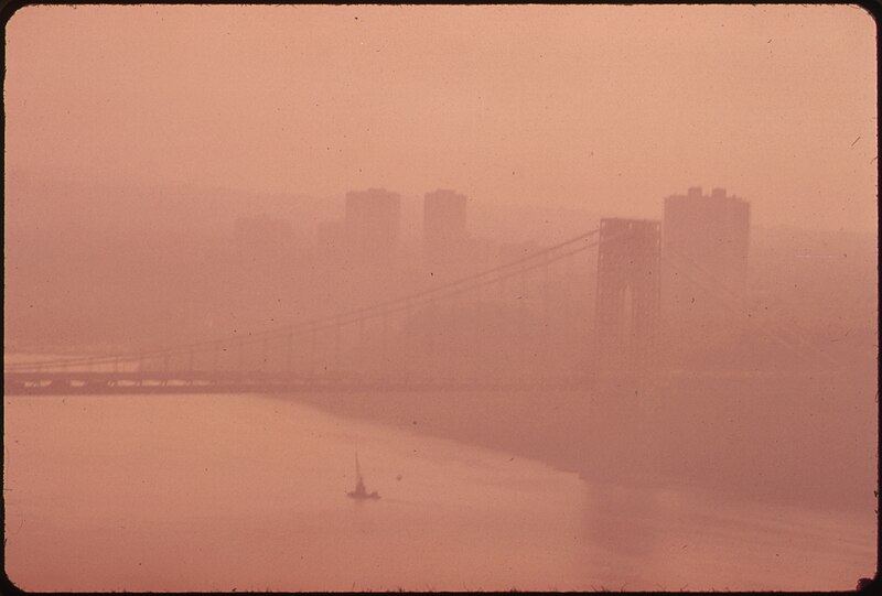 File:THE GEORGE WASHINGTON BRIDGE IN HEAVY SMOG. VIEW TOWARD THE NEW JERSEY SIDE OF THE HUDSON RIVER - NARA - 548335.jpg