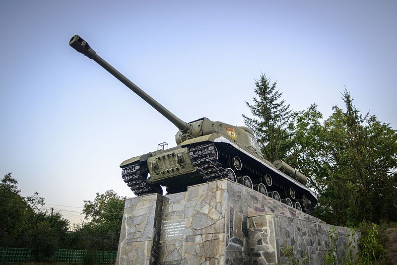 File:Tank IS-2 04.jpg