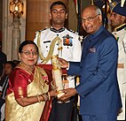 The President, Shri Ram Nath Kovind presenting the Padma Bhushan Award to Dr. (Smt.) Sharda Sinha, at the Civil Investiture Ceremony-II, at Rashtrapati Bhavan, in New Delhi on April 02, 2018.jpg