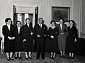 Tito sa ženama narodnim herojima iz Srbije i Makedonije.jpg