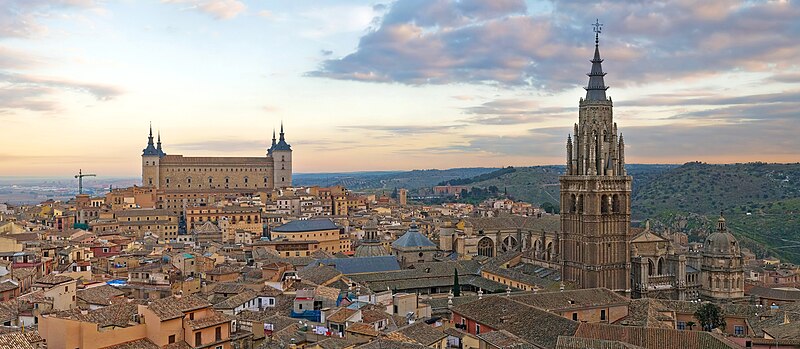 صورة:Toledo Skyline Panorama, Spain - Dec 2006 edit.jpg