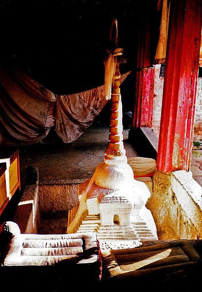 File:Torma (butter sculpture). Ralung Gompa, Tibet. 1993.jpg