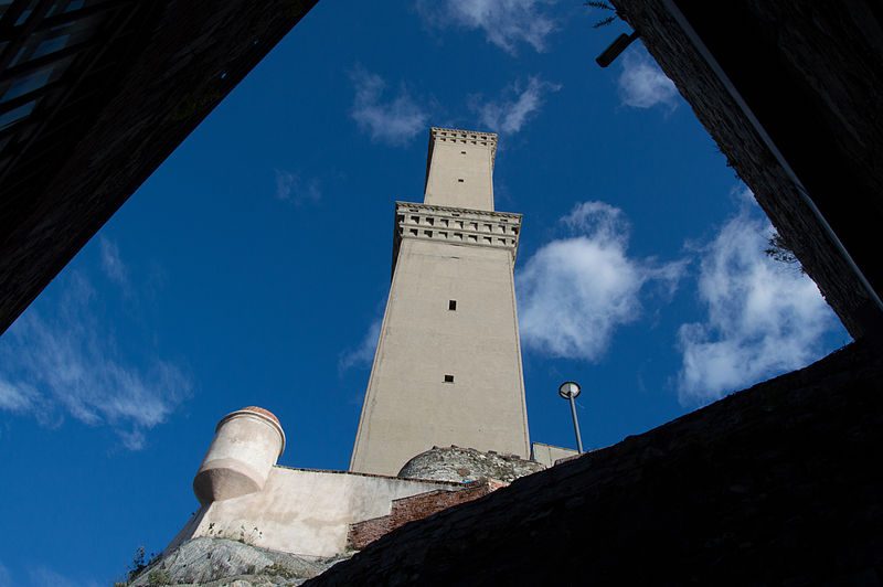 File:Torre della Lanterna di Genova, vista dal cortile del museo.jpg