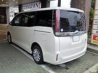 Toyota Noah Hybrid X (facelift, Japan)