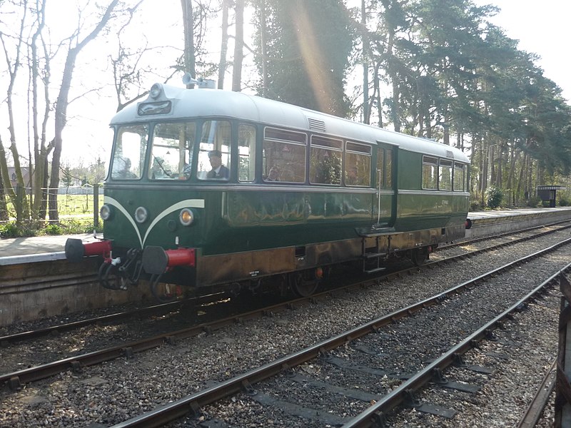 File:Train at Holt Platform 2 to Sheringham - panoramio.jpg