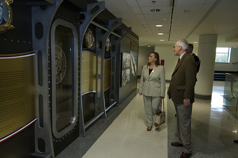 File:US Navy 071023-N-5319A-088 Daniel and Maureen Murphy, the parents of Navy SEAL Lt. Michael Murphy, tour of the Pentagon before a ceremony to unveil Lt. Murphy's name in the Pentagon's Hall of Heroes.jpg