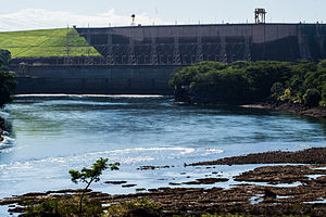 Kraftwerk Marimbondo vom Unterwasser aus gesehen