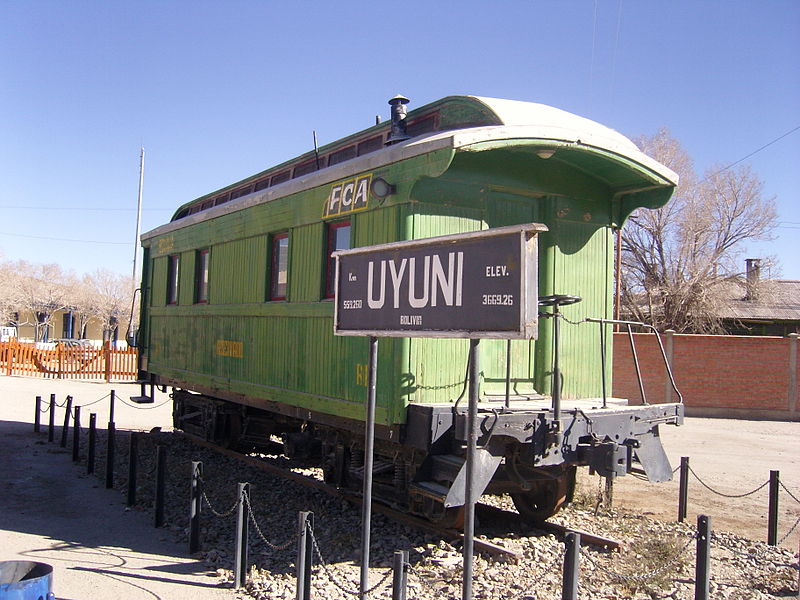 File:Uyuni, Estación de Ferrocarril Uyuni, Potosí - Bolivia.jpg