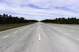 A Bas 60 road runway with a small runway apron visible on the right Vagbas Bro 01.jpg