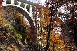 Le viaduc en automne.