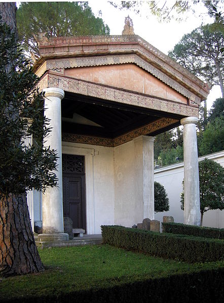 File:Villa Giulia ricostruzione del tempio etrusco 01.JPG