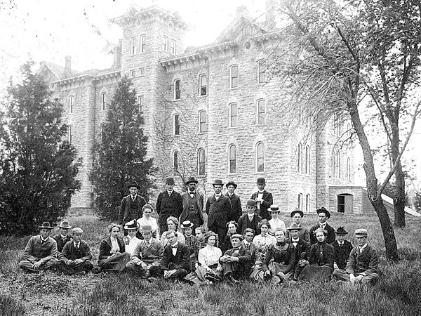 Class of 1900 in front of Rice Hall