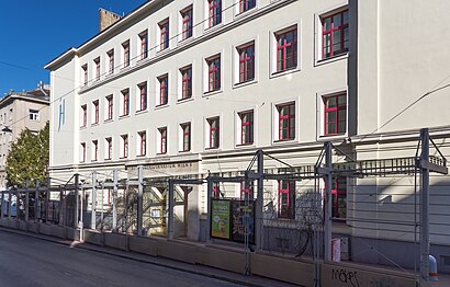 So kommt man zu Joseph Haydn Realgymnasium mit den Öffentlichen - Mehr zum Ort Hier