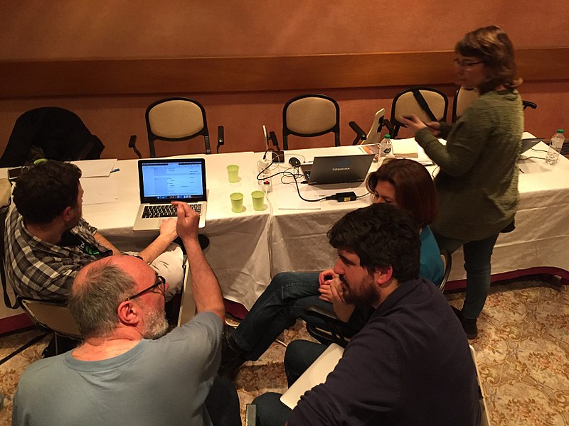 File:Wikimedia prehackaton in Olot Faber 2018 19.jpg