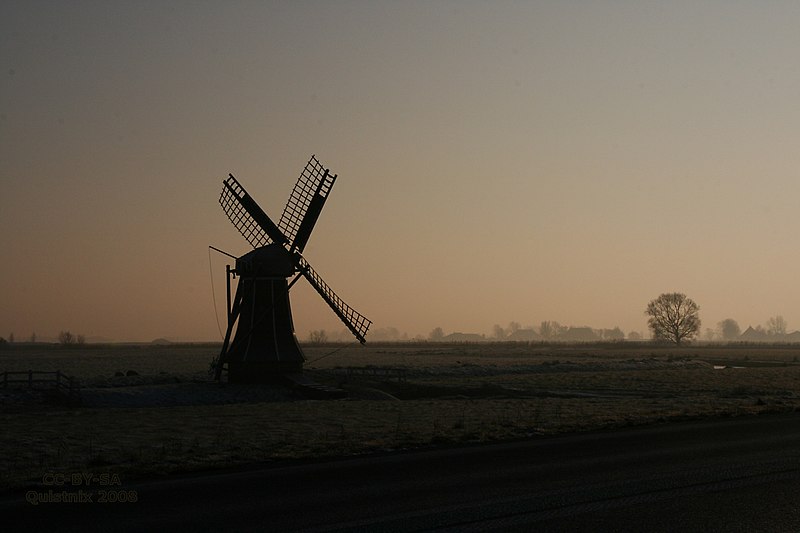 File:Winsum - molen Langwert in late middag tegenlicht.jpg