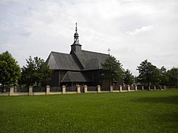 Gereja orang-orang Kudus Anne dan Lawrence di Polandia Besar Etnografi Parkir di Dziekanowice