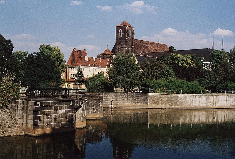 File:Wrocław, kościół NMP "Na Piasku", widok od pd-zach..JPG