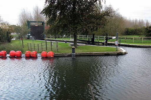 Yarwell Lock - geograph.org.uk - 4218427