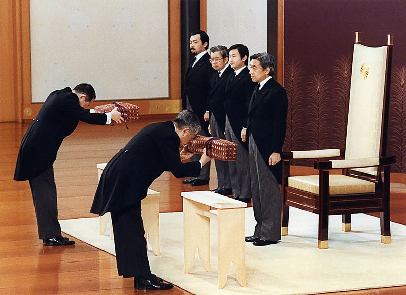 File:"Inheritance Ceremony of Kenji and others.jpg