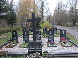 The mass grave of nine of the 14 flight crew members of flight 9560 Bratskaia mogila ekipazha Il-86 bort 86060 1.JPG