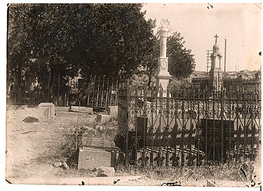 Րաֆֆու գերեզմանասյունը Խոջիվանքի գերեզմանատանը (հետագայում տեղափոխված Թբիլիսիի հայկական պանթեոն)