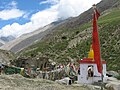 08IN2130 prayer flags Hindu shrine and red flag