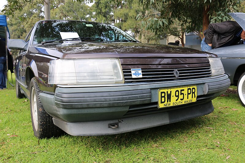 File:1988 Renault 25 GTX sedan (28844069432).jpg