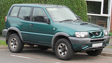 2001 Nissan Terrano II S 2.4 Front.jpg