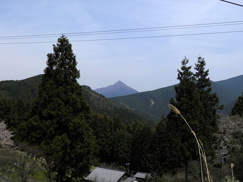 File:2011.4.21 高見山 - Panoramio 51406325.jpg