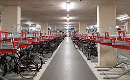 2018 Maastricht, station fietsgarage 04.jpg