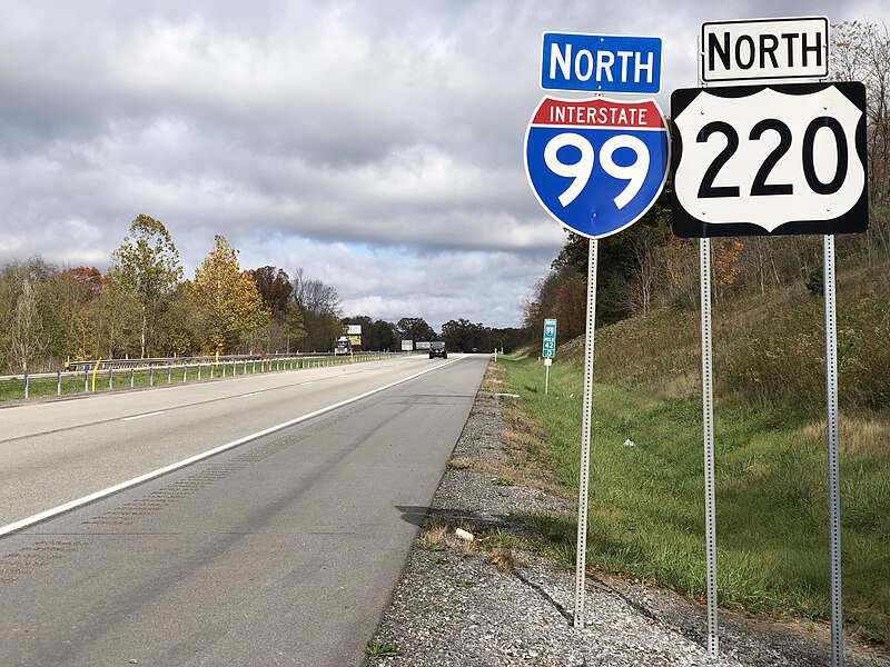 File:2021-10-27 13 22 04 View north along Interstate 99 and U.S. Route 220 just north of Exit 41 in Antis Township, Blair County, Pennsylvania.jpg