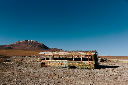 Abandoned bus in San Pedro de Atacama (Unsplash)