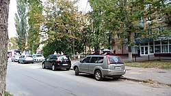 Calle Akademika Biletskoho cerca del cruce con la calle Heroiv Sevastopolya en Kiev, vista al suroeste.jpg