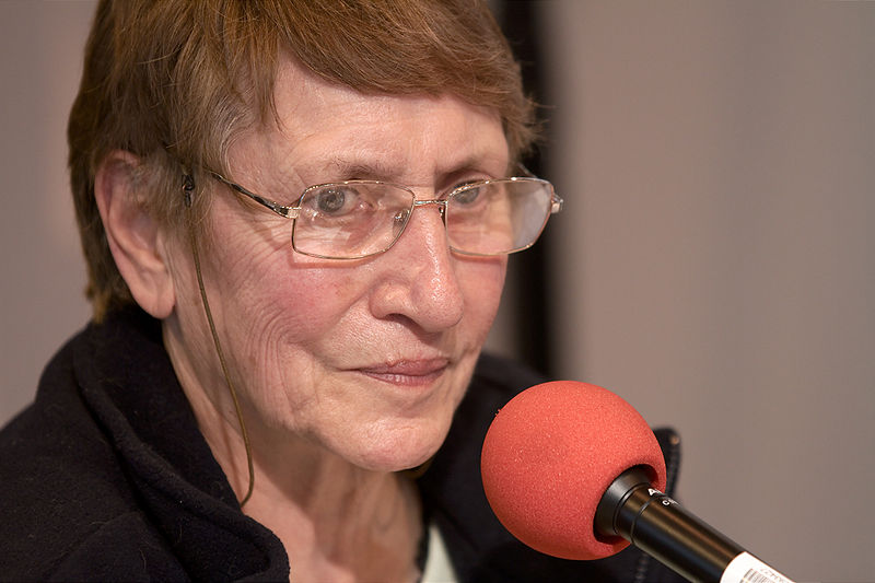 File:Aline Raynal-Roques 20100330 Salon du livre de Paris 1.jpg