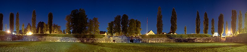 File:Amphitheatre Vindonissa at Night.jpg